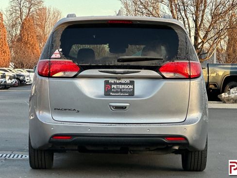 Used 2019 Chrysler Pacifica Touring Plus w/ S Appearance Package image 5