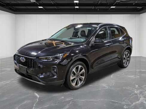 Used 2024 Ford Escape Platinum AWD/4WD image 1