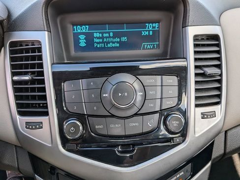 Used 2014 Chevrolet Cruze LS image 23