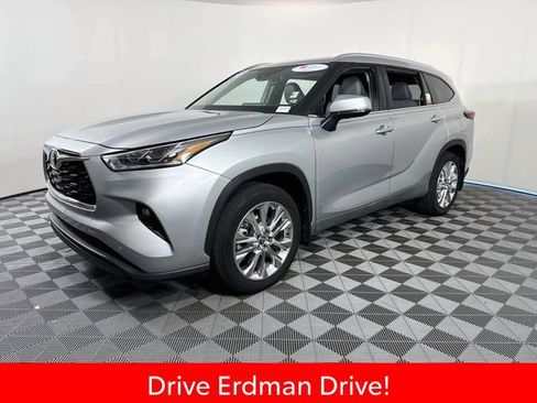 Certified 2023 Toyota Highlander Limited FWD image 3