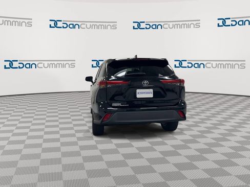 Used 2022 Toyota Highlander L FWD image 7