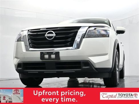 Used 2024 Nissan Pathfinder SV image 40