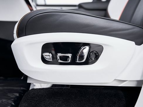 Used 2026 Rolls-Royce Cullinan Base image 42