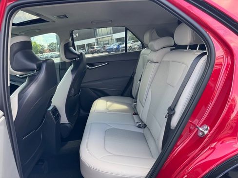 New 2025 Kia Niro EX Touring image 8