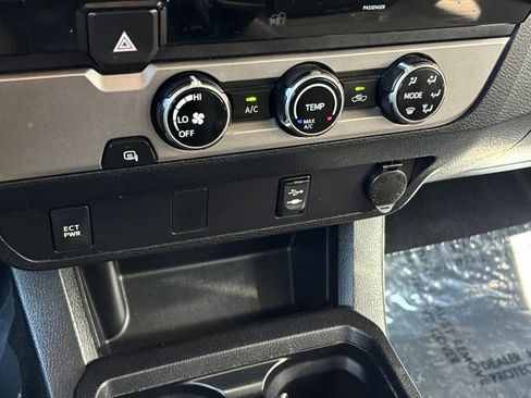 Used 2016 Toyota Tacoma SR5 w/ SR5 Appearance Package (SN) RWD image 21