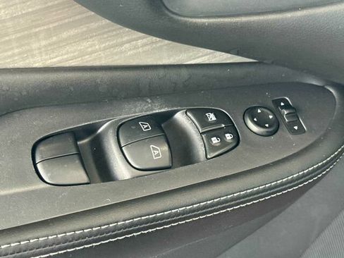 Used 2018 Nissan Murano SV FWD image 17