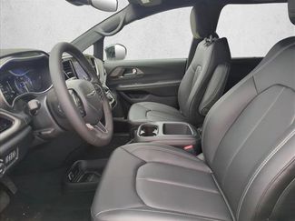 New 2026 Chrysler Pacifica Select video 4