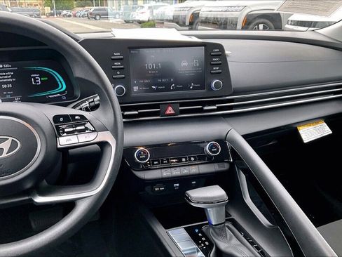 Certified 2025 Hyundai Elantra Blue image 8