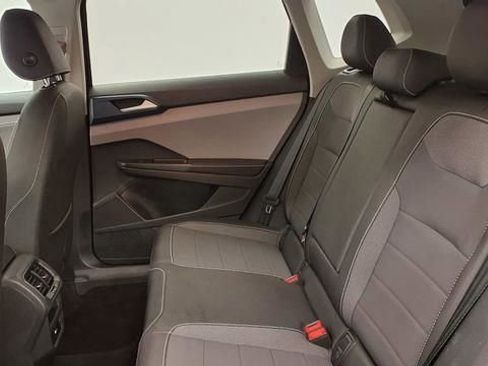 Used 2024 Volkswagen Taos SE image 18