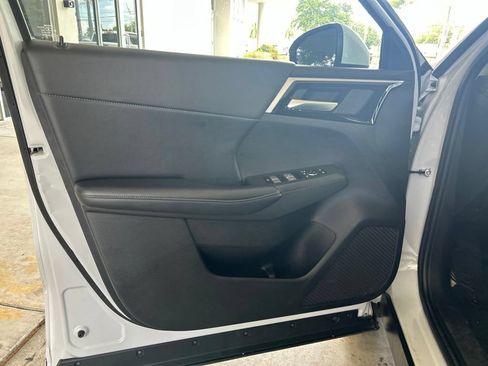 Used 2024 Mitsubishi Outlander SE AWD/4WD image 36