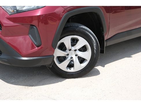 Used 2021 Toyota RAV4 LE AWD/4WD image 11