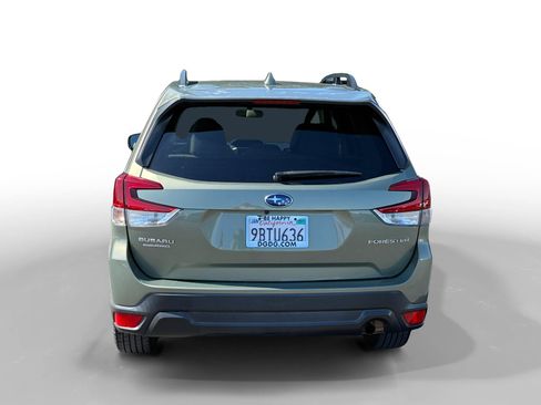 Used 2021 Subaru Forester Premium AWD/4WD image 4