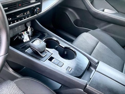 Used 2025 Nissan Rogue SV image 16