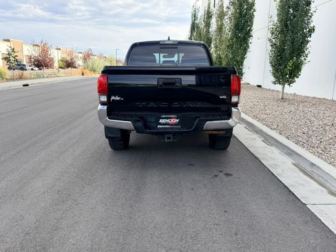 Used 2019 Toyota Tacoma TRD Off-Road AWD/4WD image 7