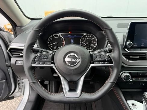 Used 2023 Nissan Altima 2.5 SR FWD image 18