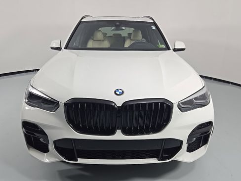Used 2022 BMW X5 xDrive40i w/ M Sport Package image 2