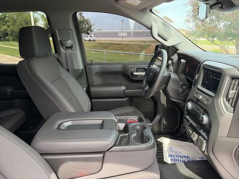 Used 2024 Chevrolet Silverado 1500 Custom Trail Boss w/ Dark Appearance Package AWD/4WD image 31