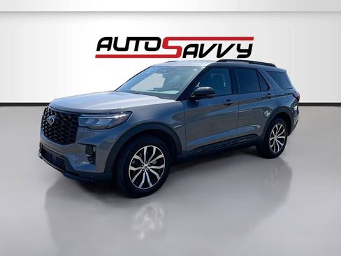Used 2025 Ford Explorer ST-Line AWD/4WD image 3