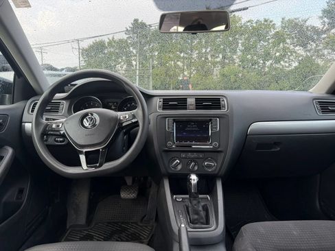 Used 2016 Volkswagen Jetta SE FWD image 9