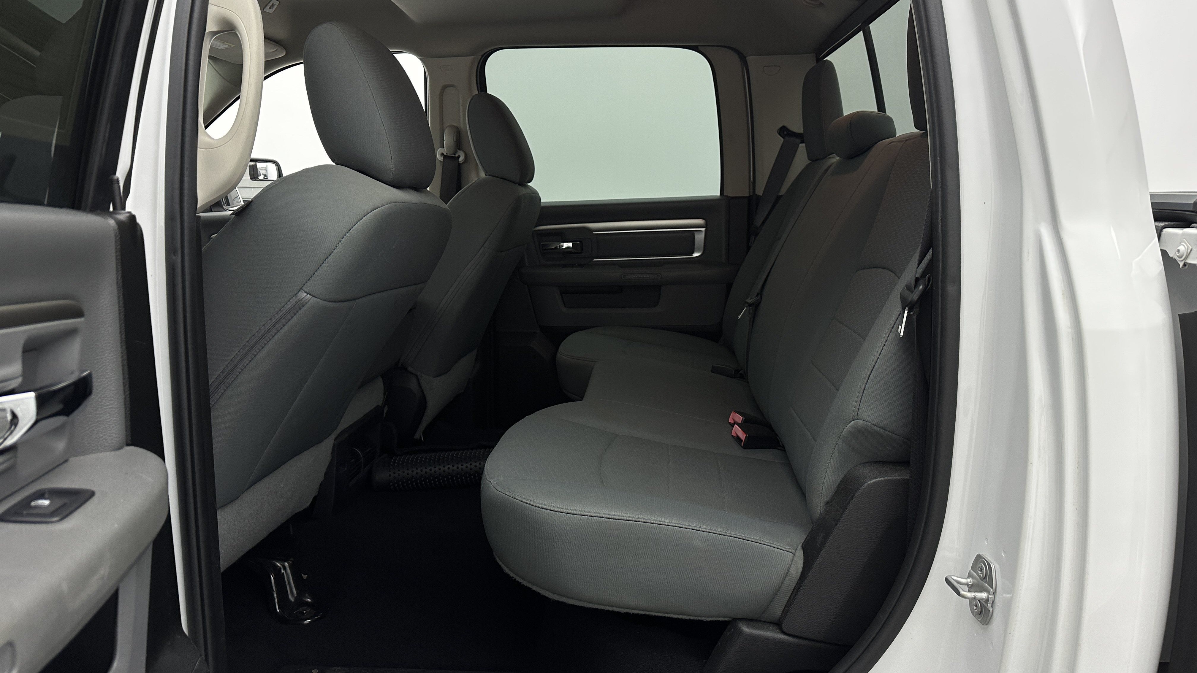 Used 2020 RAM 1500 Classic SLT RWD image 24