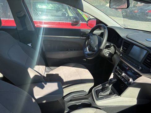 Used 2020 Hyundai Elantra SEL image 2