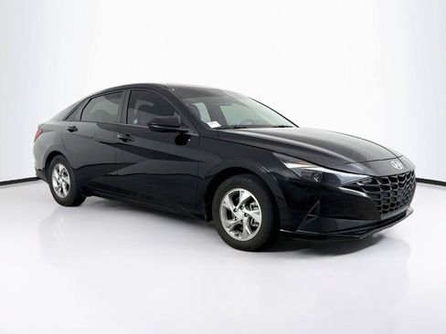 Used 2021 Hyundai Elantra SE w/ Cargo Package FWD image 5