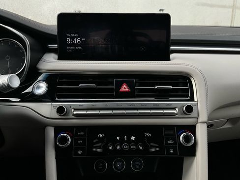 Used 2025 Genesis G70 2.5T image 26