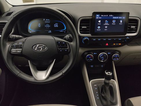 Used 2025 Hyundai Venue SEL FWD image 22