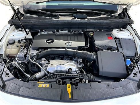 Used 2022 Mercedes-Benz GLB 250 image 11