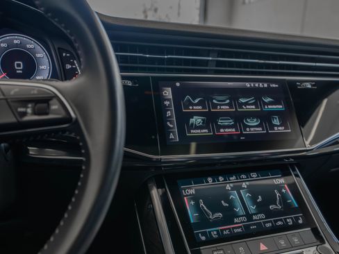 Used 2020 Audi Q8 Premium Plus AWD/4WD image 32