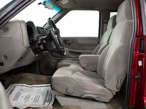 Used 2002 Chevrolet S10 Pickup LS w/ LS Preferred Equipment Group AWD/4WD image 8
