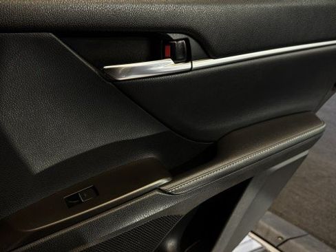 Used 2021 Toyota Camry XSE FWD image 19