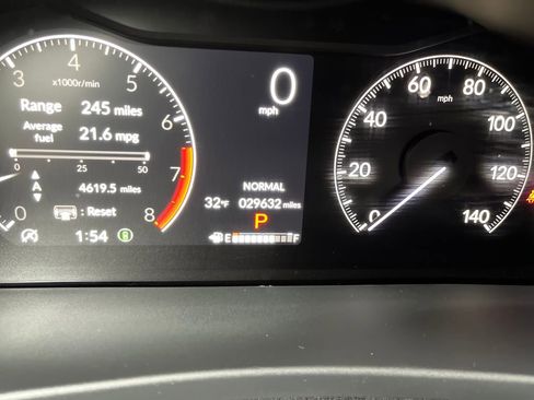 Used 2025 Honda Pilot Touring image 17