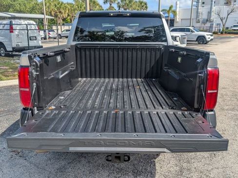 Used 2025 Toyota Tacoma SR AWD/4WD image 14