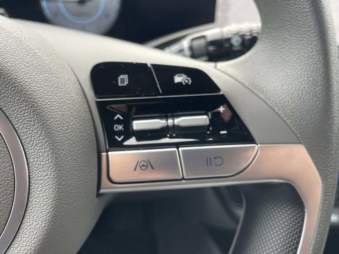 Used 2024 Hyundai Elantra SEL image 25