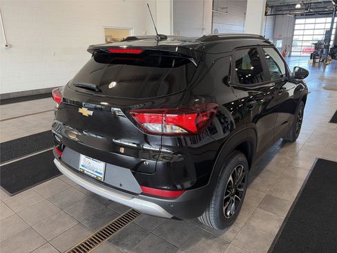 New 2026 Chevrolet TrailBlazer LT w/ LT Cold Weather Package FWD image 3