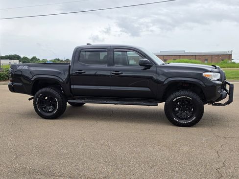 Used 2020 Toyota Tacoma SR w/ SR Convenience Package RWD image 4
