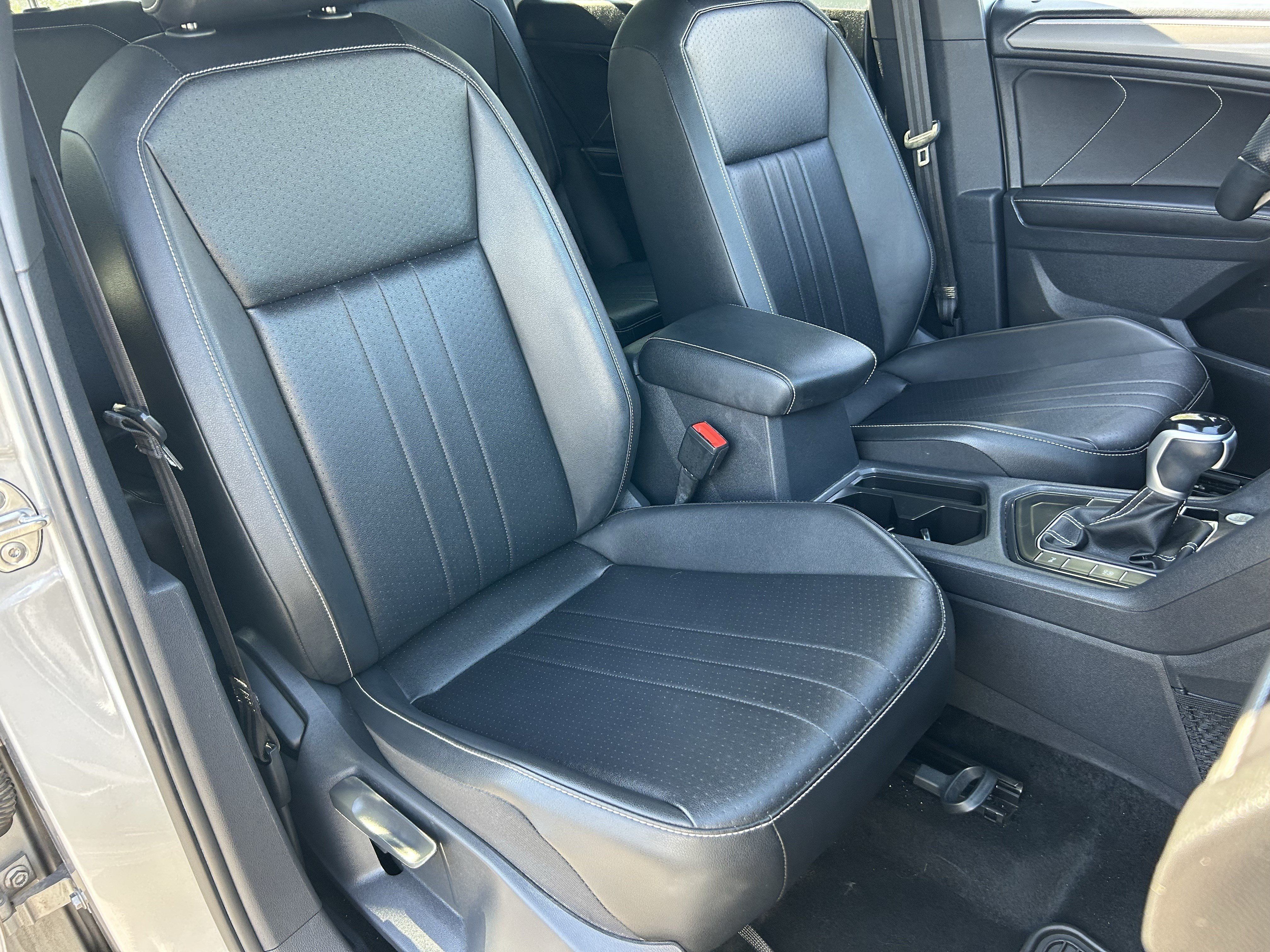 Used 2023 Volkswagen Tiguan SE R-Line FWD image 8
