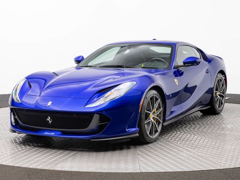 Used 2020 Ferrari 812 Superfast RWD image 1