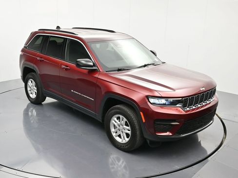 Used 2024 Jeep Grand Cherokee Laredo image 35