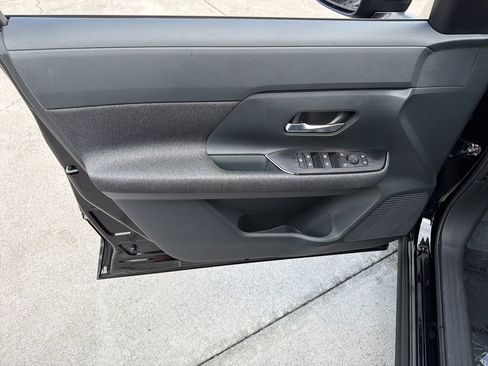 Used 2025 Nissan Kicks SV FWD image 14
