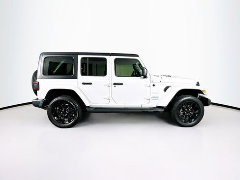 Used 2022 Jeep Wrangler Unlimited Sahara AWD/4WD image 10