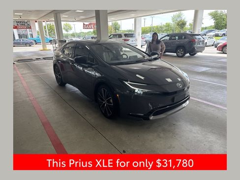 Used 2024 Toyota Prius XLE FWD image 1