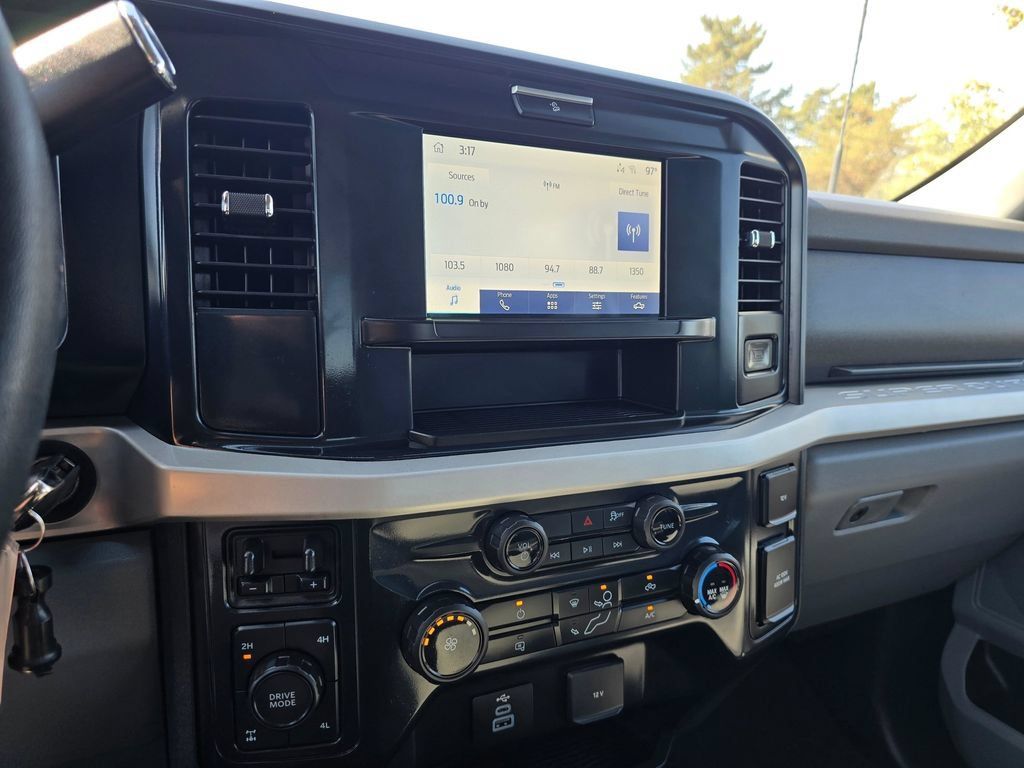 Used 2025 Ford F250 XLT w/ FX4 Off-Road Package AWD/4WD image 21