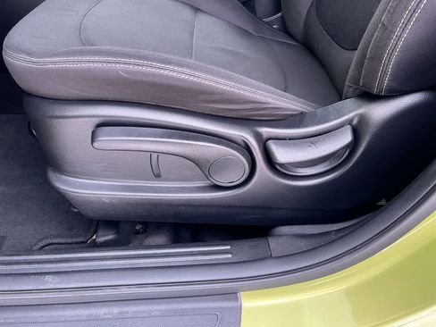 Used 2017 Kia Soul image 12
