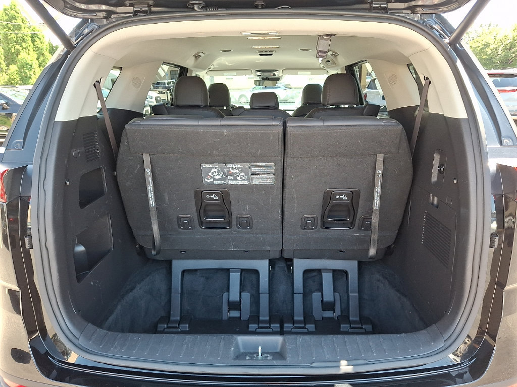 Used 2024 Kia Carnival EX FWD image 27