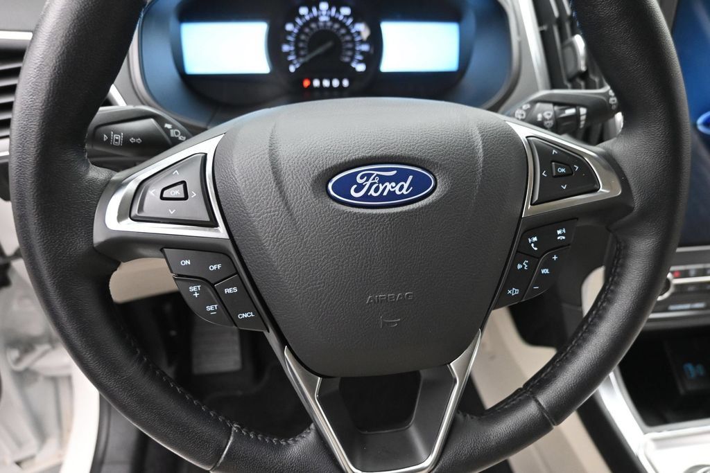 Used 2023 Ford Edge Titanium AWD/4WD image 17