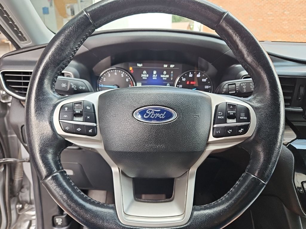 Used 2022 Ford Explorer Limited w/ Equipment Group 301A RWD image 10