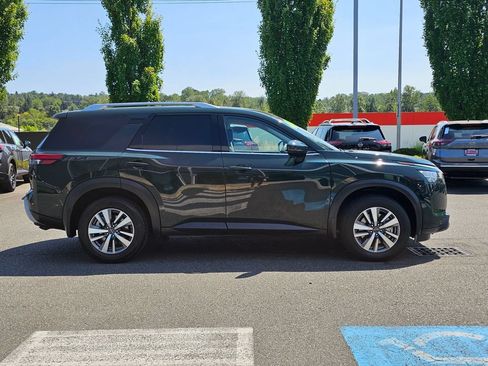 Used 2024 Nissan Pathfinder SL AWD/4WD image 4