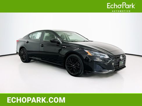 Used 2024 Nissan Altima 2.5 SV w/ SV Premium Package FWD image 1
